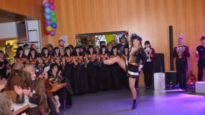 Bild: fz
Erstmals tritt eine Garde bei DJK-Ball. Die Narrenprofis aus Neustadt begeistern das Publikum.