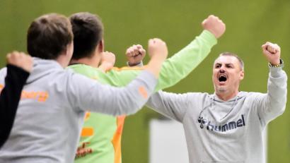 Bild: Hubert Ziegler
Trainer Roman Will (rechts) war sehr zufrieden mit der Vorstellung seines Teams: "Das Ergebnis spricht für sich. Die Jungs haben das richtig gut gemacht".