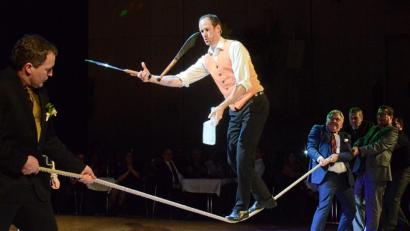 Bild: Kunz
Chef-Florist Andreas Gloßner (links), SPD-Stadtrat Norbert Freundorfer, Stefan Helgath von den Grünen und ihre Mitstreiter (von rechts) ziehen an einem Strang.