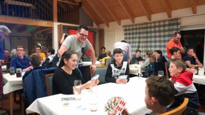 Bild: fvo
Bild: Spaß und Konzentration beim Schafkopflehrgang der JU