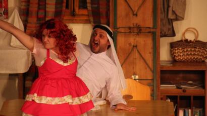 Bild: exb
Die Theatergruppe Tiefenbach begeistert seit 20 Jahren ihr Publikum. Die aktiven Mitglieder stehen dabei nicht immer selbst auf der Bühne, sondern holen sich bekannte Künstler ins „Spaßettl“.