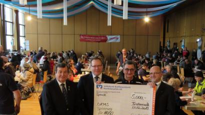 Bild: ubb
Präsident Franz Göhl, Mitglied Johann Lemberger, Pastpräsidet Dr. Hans Jürgen Jokiel und Schatzmeister Ludwig Reber.(von links) greifen tief in die Spendenkasse.