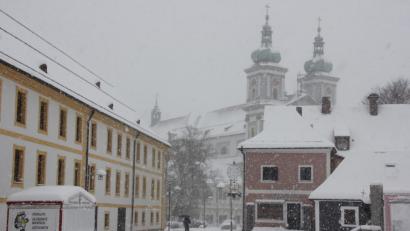 Bild: kro
Wegen des anhaltenden Schneefalls hatte nur ein Fierant des Lichtmess-Jahrmarkts seinen Stand geöffnet - aber nicht lange.