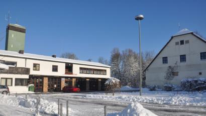 Bild: ws
Im Mai wird die Feuerwehr ihr neues Gelände an der Mitterteicher Straße beziehen. Was mit dem alten Domizil wird soll eine Machbarkeitsstudie aufzeigen.