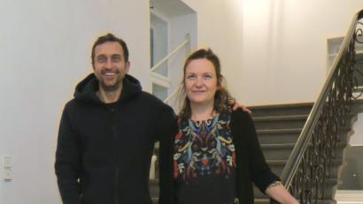 Bild: Hirsch
Berit Hüttinger und Andreas "Heppo" Heimberger mit Hund "Sidi": Im Oberpfälzer Künstlerhaus berichteten sie über ihre Abenteuerreise nach Zentralasien.