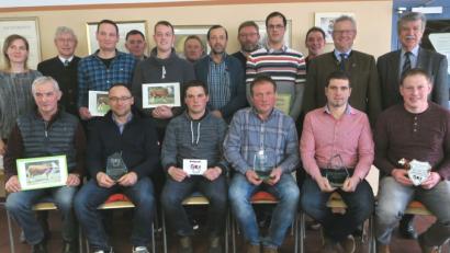 Bild: Hirsch
Der Verband ehrte die erfolgreichsten Rinderzüchter des vergangenen Jahres auf Kreisebene.