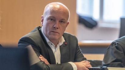 Bild: Armin Weigel/dpa
Joachim Wolbergs (SPD), suspendierter Regensburger Oberbürgermeister, sitzt im Verhandlungssaal im Landgericht..