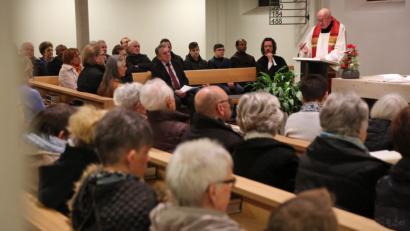 Bild: exb
Einen ökumenischen Gottesdienst in der voll besetzten Erlöserkirche in Schwandorf feierten Christen beider Konfessionen.