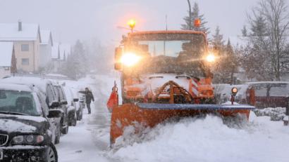 Archivbild: Gerhard Götz
Wenn Dauerschneefall einsetzt, sind Winterdienstfahrer stark gefordert.