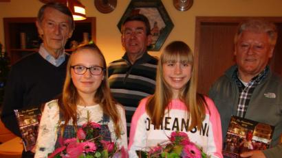 Bild: sck
Der Stadtverband Auerbach verabschiedet die Christkinder 2018 (von links) Theo Schleicher, Nathalie Becher, Anton Lord, Marina Brütting und Eugen Eckert.