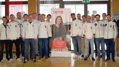 Bild: njn
17 Fußballer der TSV-Sparte lassen bei der großen Aktion im Kettelerhaus typisieren.