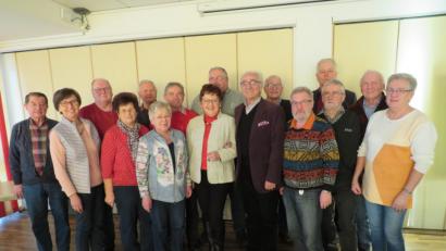 Bild: adj
Der wiedergewählte Vorsitzende der SPD Arge 60 plus Helmut Fastner (7.von links) mit seiner neu gewählten Vorstandschaft.