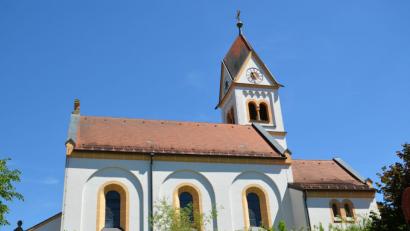 Bild: ga
Majestätisch liegt die Kirche im Auerbachtal: Die Pfarrkirche St. Nikolaus in Unterauerbach kann im Juli 2020 den 100. Weihetag begehen. Das Jubiläum soll festlich gefeiert werden.
