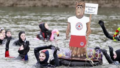 Bild: exb
Europas größer Karnevalsumzug auf dem Wasser und die Wasserwacht Weiherhammer ist dabei.
