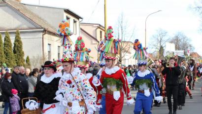 Bild: exb/Centrum Bavaria Bohemia
Mit bunten Masken und Musik sowie regionalen Spezialitäten halten südböhmische Faschingstraditionen am Freitag, 8. Februar, im Centrum Bavaria Bohemia Einzug.