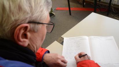 Bild: Gabi Schönberger
Die Hälfte der Eintragungsfrist ist vorbei. In Weiden und im Kreis Neustadt haben sich rund fünf Prozent der Stimmberechtigten für mehr Artenvielfalt beim Volksbegehren eingetragen.