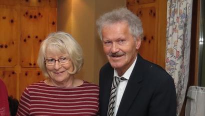 Bild: Dobmeier
Die Freien Wähler Weiden mit Vorsitzenden Bernhard Schlicht gratulieren Gründungsmitglied Waltraud Hörner zum 70. Geburtstag.