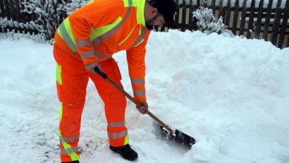 Bild: jma
Starker Schneefall bedeutet für die Bauhofmitarbeiter - wie hier in Pressath - Dauereinsatz.