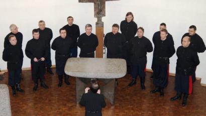 Bild: weu
Die 15 Sänger des „Don Kosaken Chors Serge Jaroff“ ließen die Versöhnungskirche mit ihren gewaltigen Stimmen erbeben.