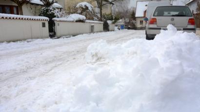 Bild: Gabi Schönberger
Hier muss der Winterdienst noch ran: So sah es am Mittwoch in vielen weniger befahrenen Wohnstraßen aus