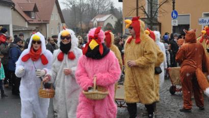 Archivbild: dob
Zum 24. Mal schlängelt sich am Faschingssonntag, 3. März, wieder ein bunter Gaudiwurm durch die Straßen von Altenstadt.