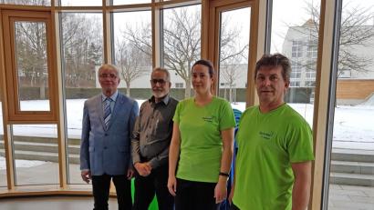 Bild: exb
Zukunftsorientiert die richtigen Weichen für den Kundenbereich Medizin wollen nach dem Ruhestand des bisherigen Leiters das aktuelle Leitungs-Team Leitender Physiotherapeut Horst Scholz, Physiotherapeutin Ramona Bergner, leitender Badearzt Dr. Omparkash Raj und Sibyllenbad-Chef Gerhard Geiger (von rechts) stellen.