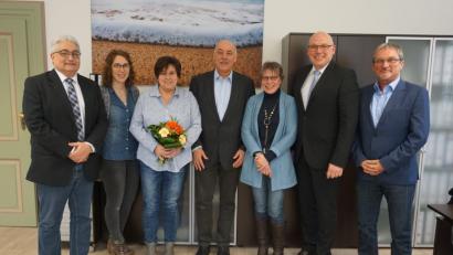 Bild: exb
Verabschiedung von Roland Kopp: Im Bild von links Stefan Kolb (Leiter MAK-Service), Franziska Friedrich (Leiterin Personalstelle), Ingeborg Kopp, Roland Kopp, Ute Kaiser (stellvertretende Personalratsvorsitzende), Oberbürgermeister Oliver Weigel, Lothar Friedmann (Hauptamtsleiter).