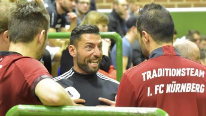 Bild: Ziegler
Bei den Hallenmasters des SV Illschwang stand er für die SF Ursulapoppenricht auf Kunstrasen am Platz: Ilker Caliskan traf im Spiel gegen den 1. FC Nürnberg (3:3) viele alte Bekannte aus früherer Zeit in Franken.
