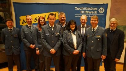 Bild: abi
Nun ist es offiziell. Der THW-Ortsverband Marktredwitz hat mit Andreas Ernstberger einen neuen Ortsbeauftragten. Von links: Sebastian Prüm, Andre Murmann, Lisa Eckstein, Andreas Ernstberger, Erwin Eckstein, Ute Eckstein, Dr. Karl Döhler, Rüdiger Maetzig, Horst Geißel