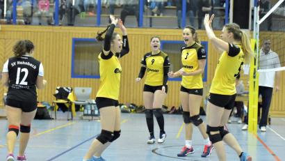 Bild: Ziegler
So ein bisschen Jubel darf schon sein - vor allem, wenn die Hahnbacher Volleyballerinnen den Klassenerhalt in der Tasche haben.