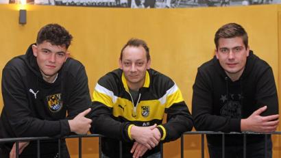 Bild: lst
Die „Neuen“ an der Spitze der Jugendfußballer des FC Amberg: von links Philipp Maier, Andreas Schreiner und Daniel Rohr.