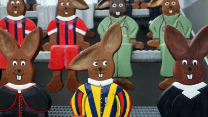 Bild: Gerhard Götz
Osterhasen statt Nikolaus: Die Bescherung des Schwandorfer Hilfswerks für bedürftige Kinder soll nun noch vor Ostern über die Bühne gehen. Die hübschen Hasen auf dem Bild gibt's nicht dazu, sie stammen aus der Sammlung von Josef Vitzthum.