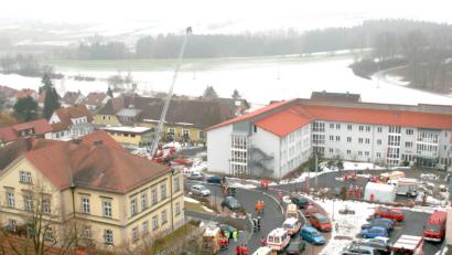 Bild: njn
Brand der Stadthalle am 7. Februar 2009 in Erbendorf.