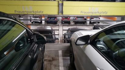 Bild: Christopher Dotzler
In Schwandorf gibt es – wie hier im Naabparkhaus – insgesamt 19 Frauenparkplätze.