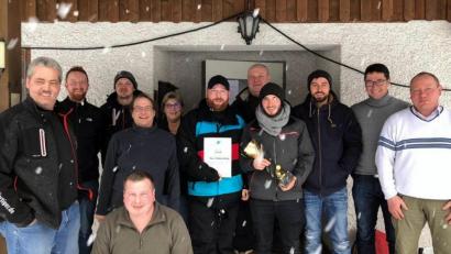 Bild: bgm
Das "Team Daubenschreck" aus Altenstadt sichert sich beim Hobbyturnier der Jungen Union mit einem souveränen ersten Platz den JU-Wanderpokal.