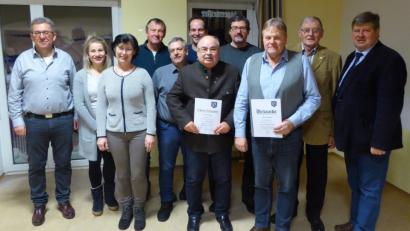 Bild: fsb
Ehrungen sind freudiger Bestandteil der Jahreshauptversammlung beim SV. Von links: Vorsitzender Manfred Herrmann, Schriftführerin Monika Waldeck, Elke Doll (25 Jahre), Hans Beutner (40), Schatzmeister Reinhold Feldkirchner, Josef Wexlberger (40), Karl Knorr (50), Vize Reinhold Herrmann, Rainer Roll (40), Herbert Dorner (60) und Bürgermeister Martin Schregelmann.