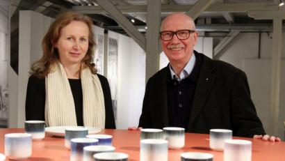 Bild: Holger Stiegler
Auch Porzellanikon-Direktor Wilhelm Siemen und Hauptkuratorin Jana Göbel erfreuen sich an den Exponaten der Sonderausstellung „Tasting Tomorrow“, die noch bis zum 31. März gezeigt wird.
