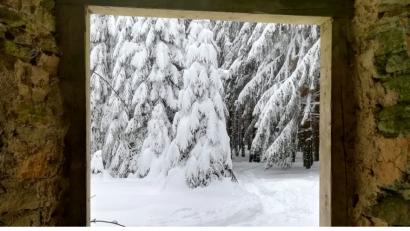 Bild: exb/Ernst Meindl
Blick aus dem Fenster des "Fleischhackerhauses" auf die verschneite Landschaft rund um Bügellohe.