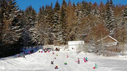Bild: exb
Wintersporttag der Grundschule Krummennaab.