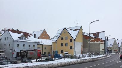 Bild: ihl
In neue Büros auf dem Spitalparkplatz soll das Landesjugendamt einziehen. Über den Neubau sind Stadt und Staatliches Bauamt unterschiedlicher Auffassung.