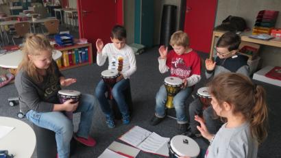 Bild: Hirsch
Zu den außerunterrichtlichen Angeboten in den Ganztagesklassen der Grundschule gehört die Musikerziehung. An der Grundschule soll künftig diese Unterrichtsform bei Bedarf auch in der ersten und zweiten Jahrgangsstufe möglich sein.