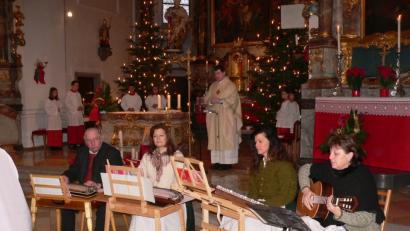Bild: nid
Die Schönseer Stubenmusi' begleitet den Gedenkgottesdienst musikalisch.