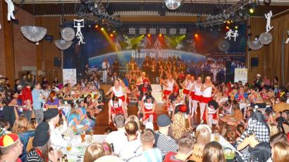 Bild: fjo
Vohenstrauß feiert in einer ausverkauften Stadthalle am Wochenende einen Faschingsball, der alle bisherigen Höhepunkte schnell in den Schatten stellt.