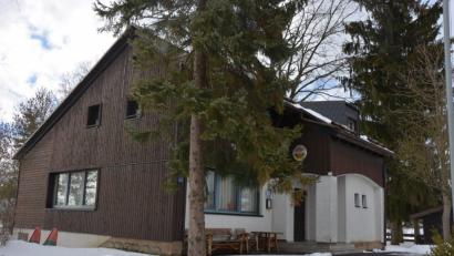 Bild: jr
Nicht verlängern werden die Mitterteicher Naturfreunde den seit dem Bau vor 66 Jahren bestehenden Erbpachtvertrag für das Naturfreundehaus.