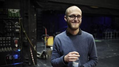 Bild: Marvin Ruppert
Am 15. Februar gastiert erstmals der im Allgäu geborene und in München lebende Kabarettist und Poetry-Slammer Alex Burkhard auf der Kleinkunstbühne der Futura. Er wird als "wahrer Meister der Worte" hoch gelobt.