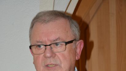 Bild: jr
"Das werde ich wohl nicht mehr erleben", sagt Bürgermeister Ernst Neumann über die Elektrifizierung der Bahnstrecke Hof-Regensburg.