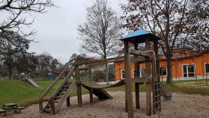 Bild: e
Die Turmspielkombination im Kindergarten St. Vitus in Schnaittenbach wird aufgrund mehrerer Mängel ersetzt. Auch neue Markisen sollen her.