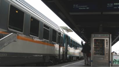 Bild: Würth, Wolfgang
Am Sonntagvormittag war der "Alex" wieder unterwegs hier um 10.41 Uhr startet der Alex von Hof nach München um 10.41 Uhr nach seinem Halt in Weiden.