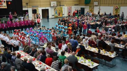 Bild: jr
Rund 170 Mitwirkende bereiteten den knapp 700 Besuchern in der Mitterteicher Mehrzweckhalle einen unterhaltsamen Nachmittag.