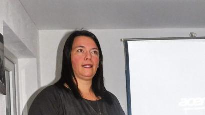 Bild: hai
Kreis- und Bezirksvorsitzende Susanne Bauer (Bündnis 90/Die Grünen) informiert über die Forderungen im Zusammenhang mit dem Volksbegehren „Rettet die Bienen“.
